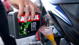 Khi nào cần thay nhớt xe máy? Cách thay nhớt xe máy