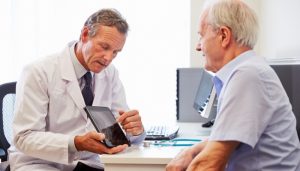 Hướng dẫn cách điều trị bệnh tiểu đêm ở người già