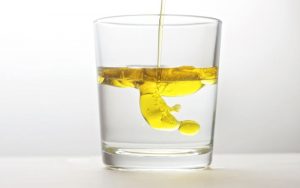thí nghiệm stem với dầu và nước