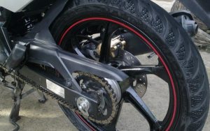 Kiểm tra vỏ lốp xe