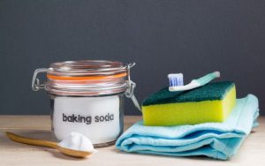 làm sạch sofa da bị mốc bằng baking soda