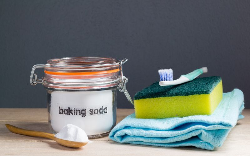 làm sạch sofa da bị mốc bằng baking soda