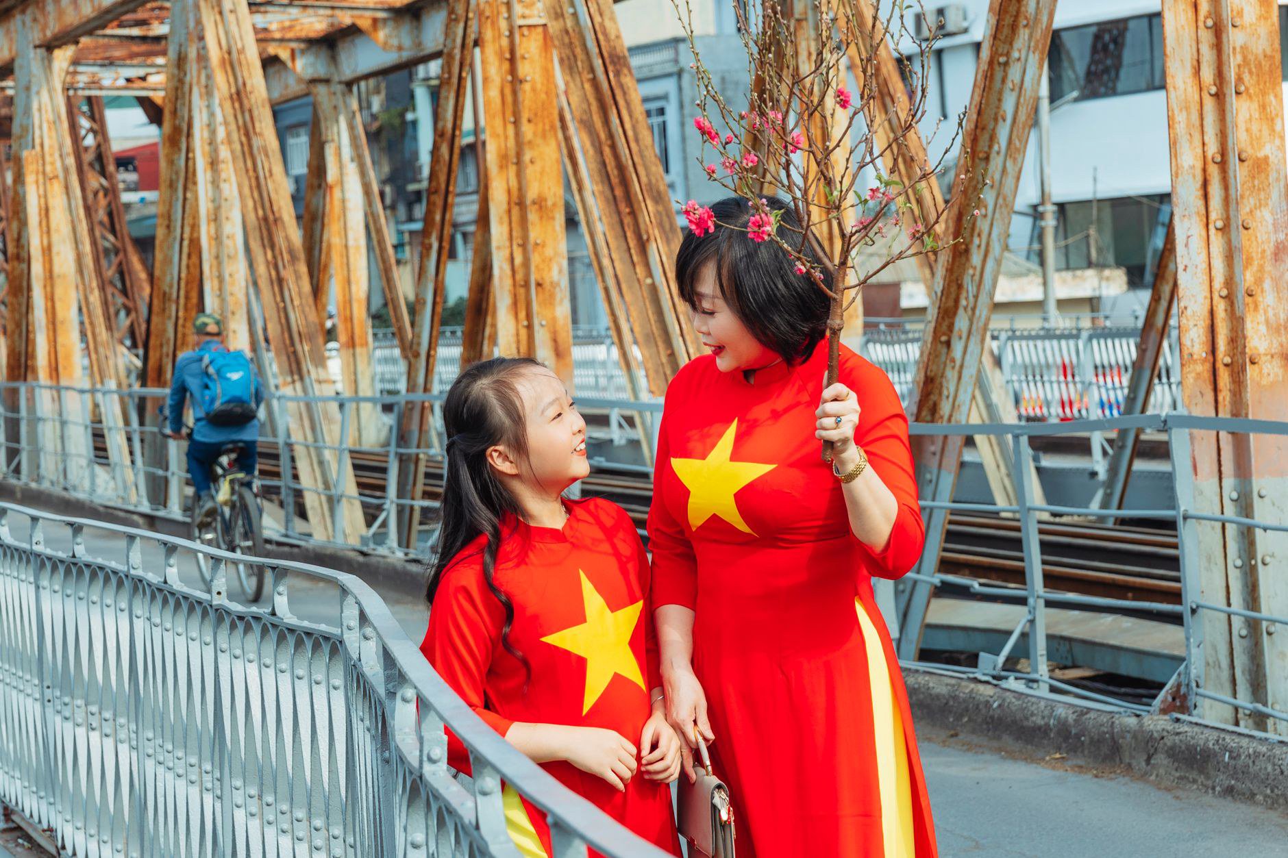 Gia Công Bulong Hoa Thị Theo Yêu Cầu Cho Tủ Rack Máy Chủ Gia Công Bulong Hoa Thị Theo Yêu Cầu Cho Tủ Rack Máy Chủ